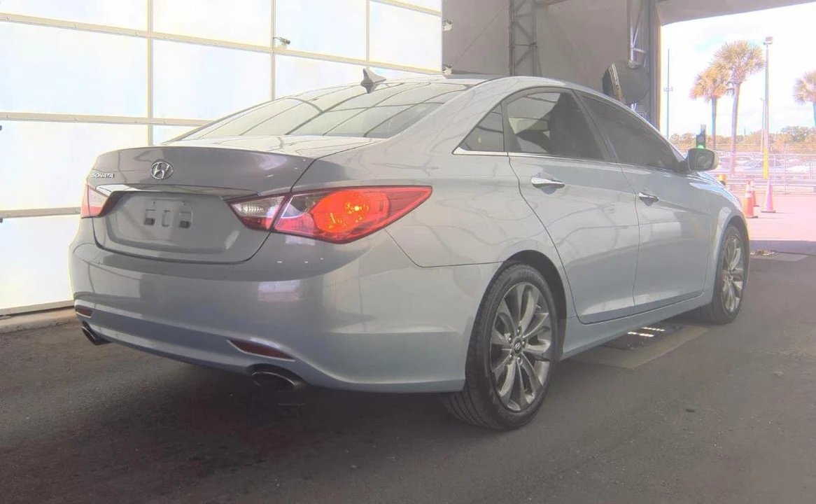 2011 Hyundai Sonata - Image 4 of 12