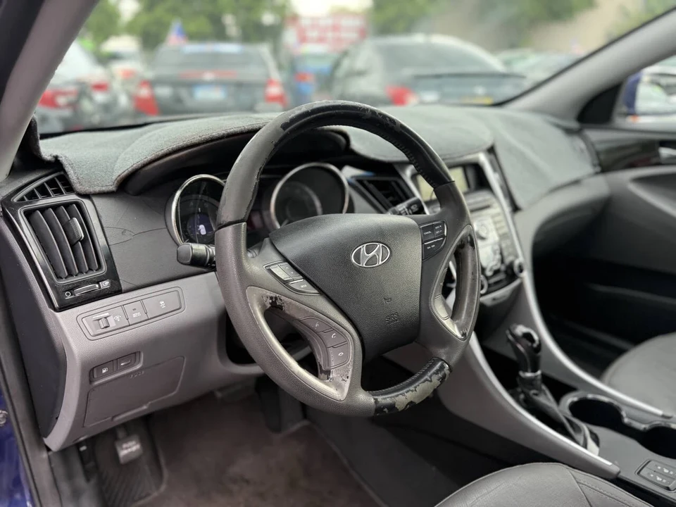 2011 Hyundai Sonata - Image 11 of 21