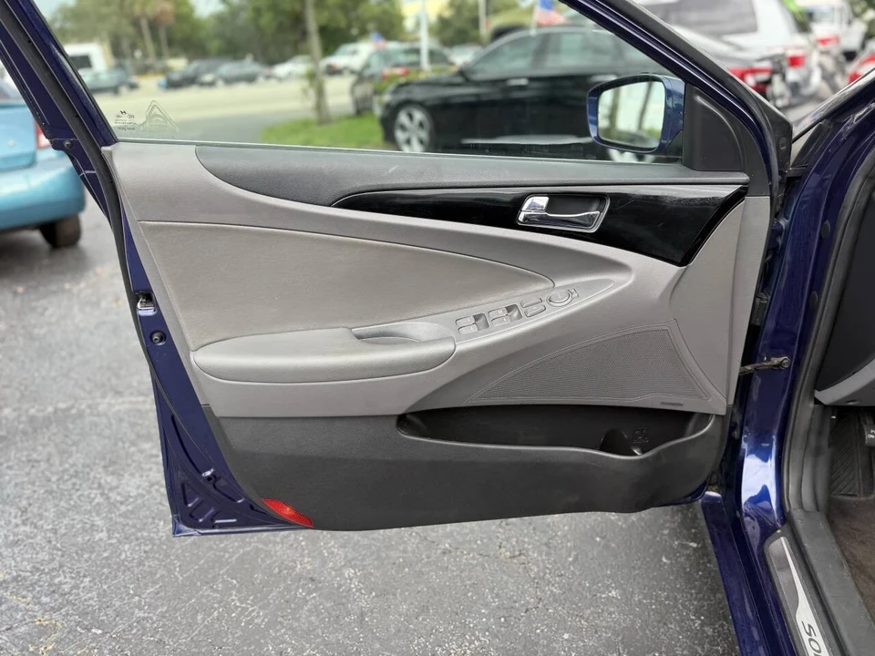 2011 Hyundai Sonata - Image 10 of 21