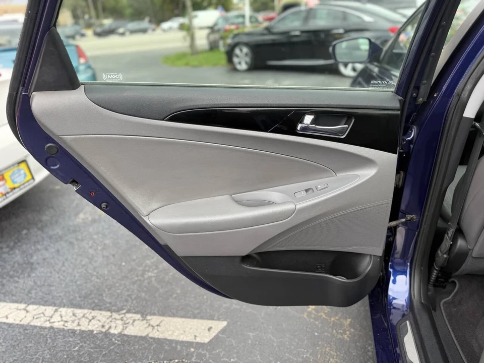 2011 Hyundai Sonata - Image 13 of 21