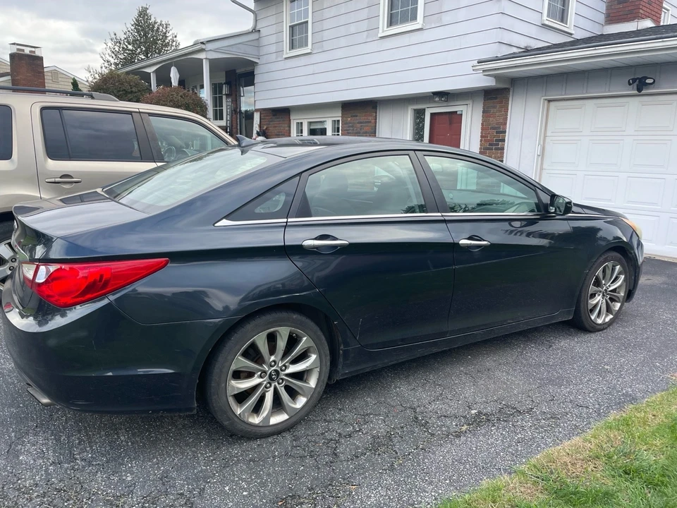 2011 Hyundai Sonata - Image 3 of 3