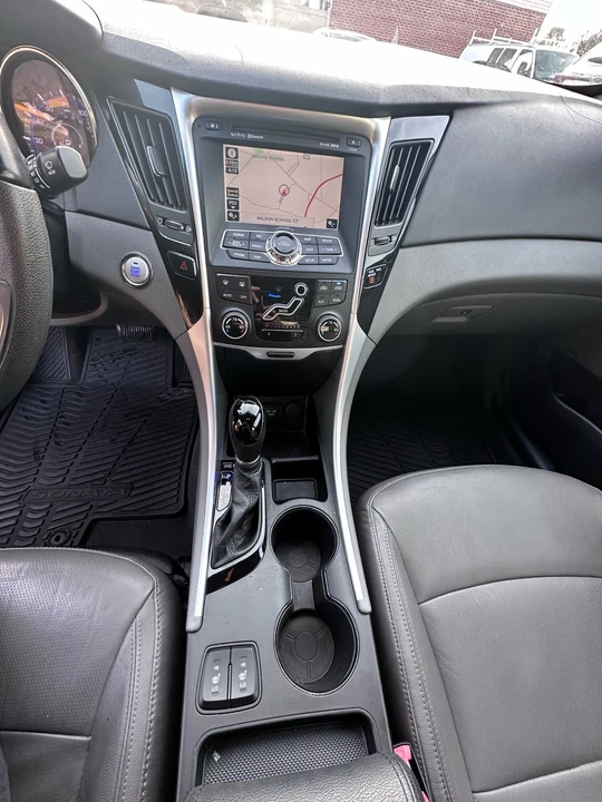 2011 Hyundai Sonata - Image 12 of 15