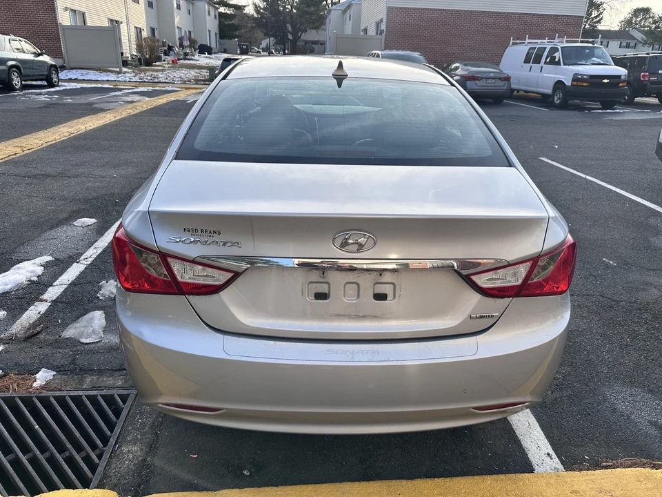 2011 Hyundai Sonata - Image 4 of 15