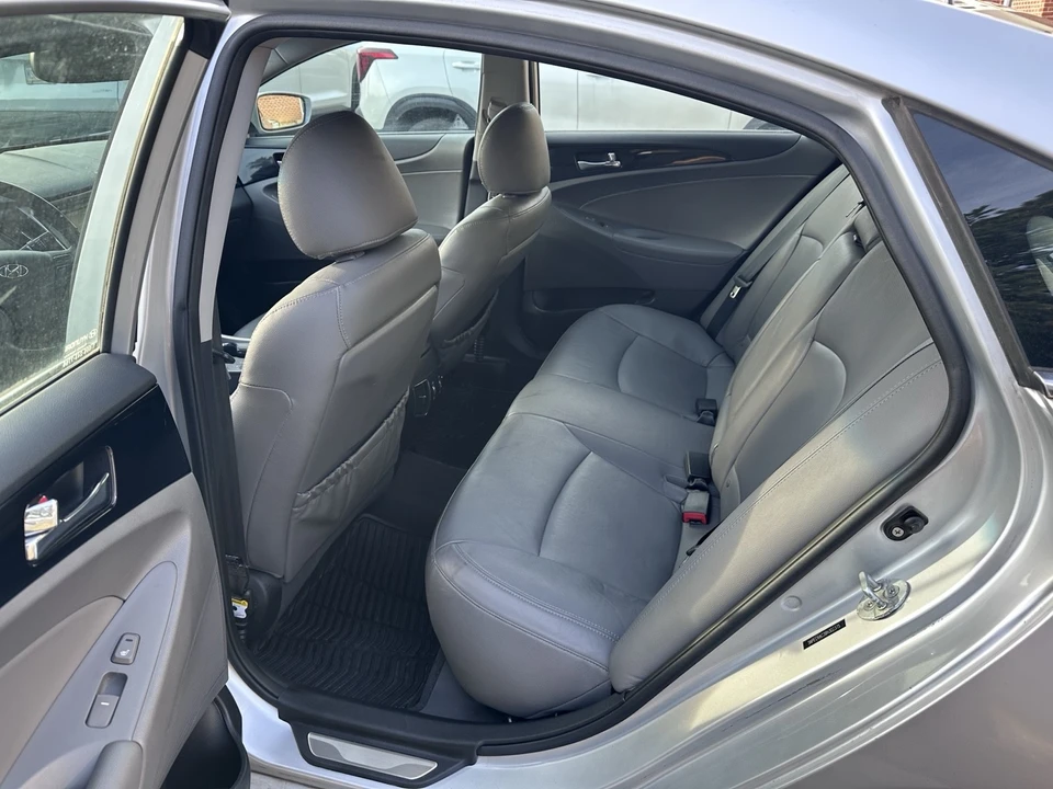 2011 Hyundai Sonata - Image 8 of 15