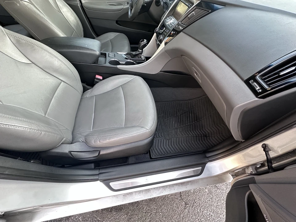 2011 Hyundai Sonata - Image 9 of 15