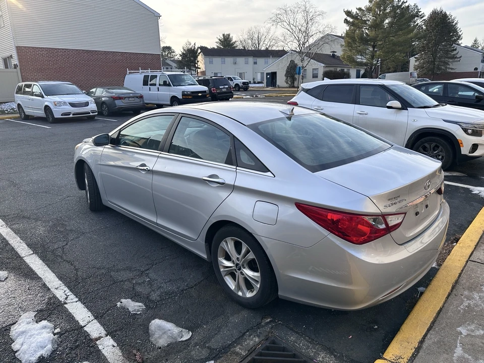 2011 Hyundai Sonata - Image 3 of 15