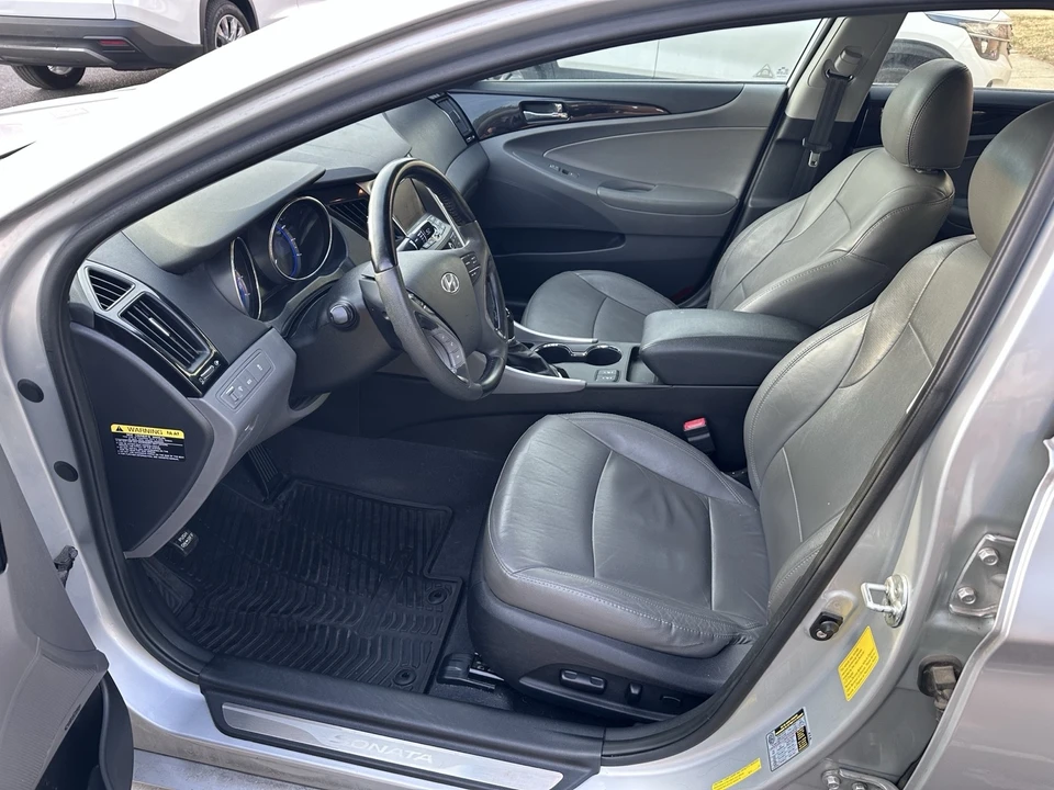 2011 Hyundai Sonata - Image 7 of 15