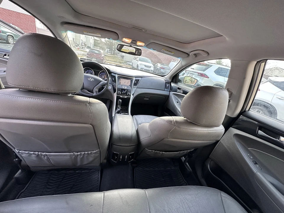 2011 Hyundai Sonata - Image 14 of 15