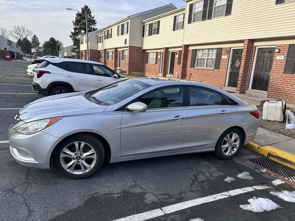 2011 Hyundai Sonata - Image 2 of 15