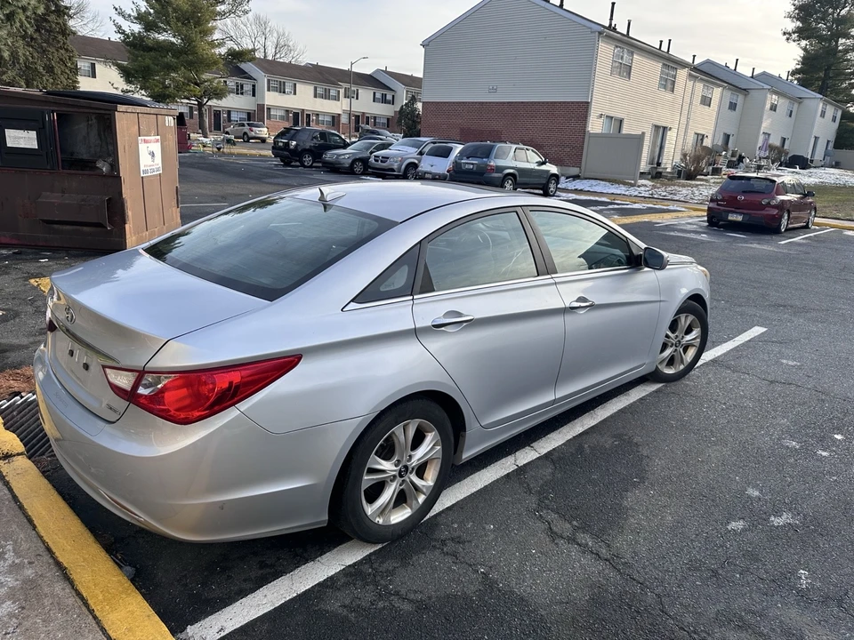 2011 Hyundai Sonata - Image 5 of 15