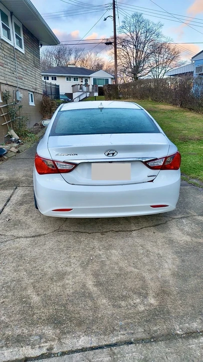 2011 Hyundai Sonata - Image 4 of 11