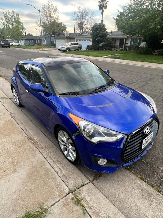 2011 Hyundai Veloster - Image 2 of 12