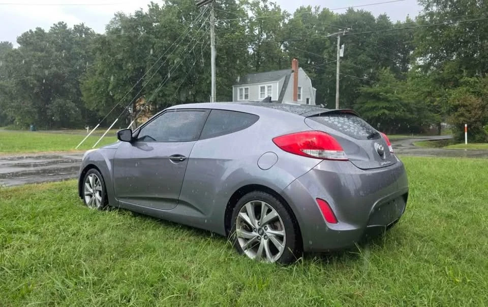 2011 Hyundai Veloster - Image 10 of 11