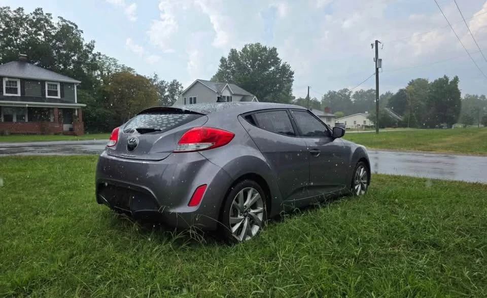 2011 Hyundai Veloster - Image 9 of 11