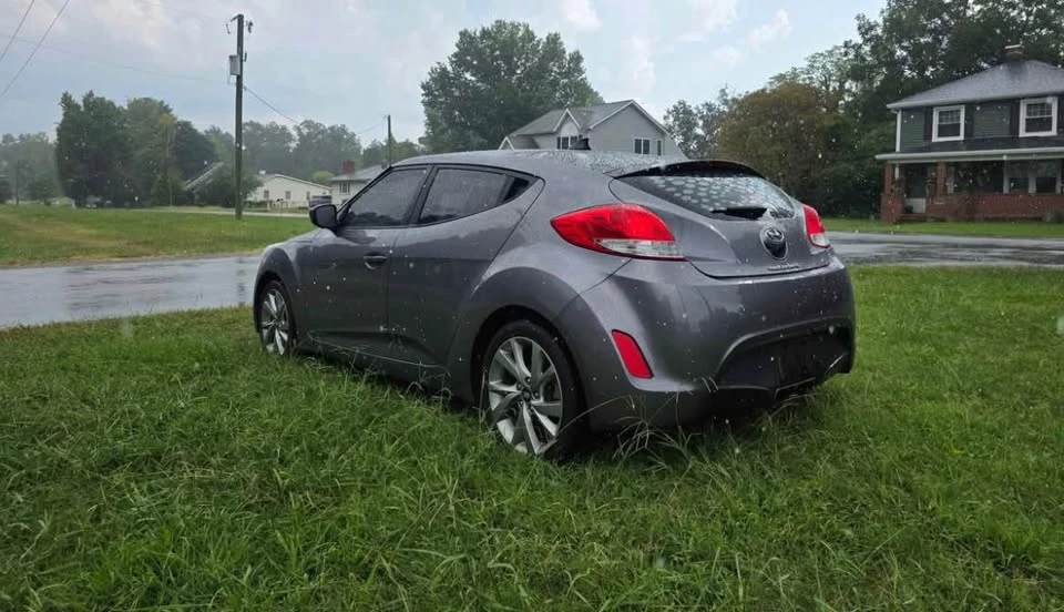 2011 Hyundai Veloster - Image 8 of 11