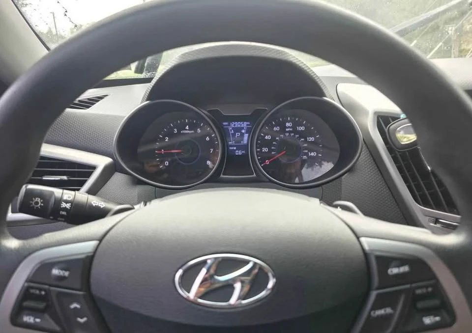 2011 Hyundai Veloster - Image 5 of 11