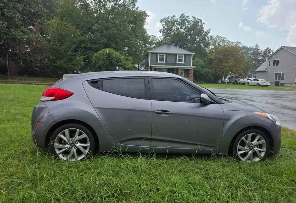 2011 Hyundai Veloster - Image 2 of 11