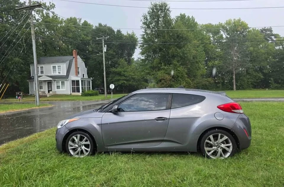 2011 Hyundai Veloster - Image 3 of 11