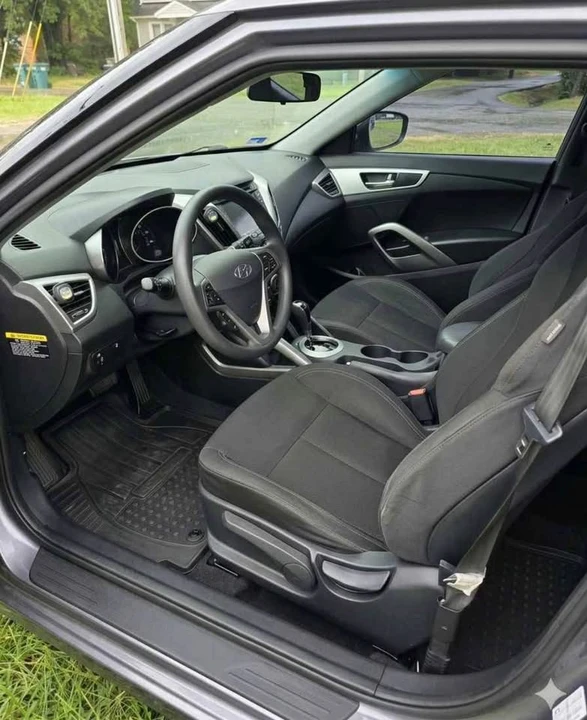 2011 Hyundai Veloster - Image 6 of 11