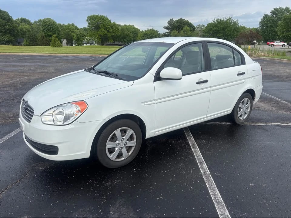 2011 Hyundai Accent - Image 2 of 18