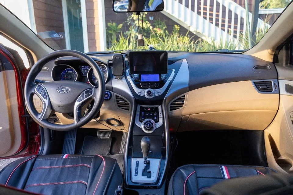 2011 Hyundai Elantra - Image 12 of 12