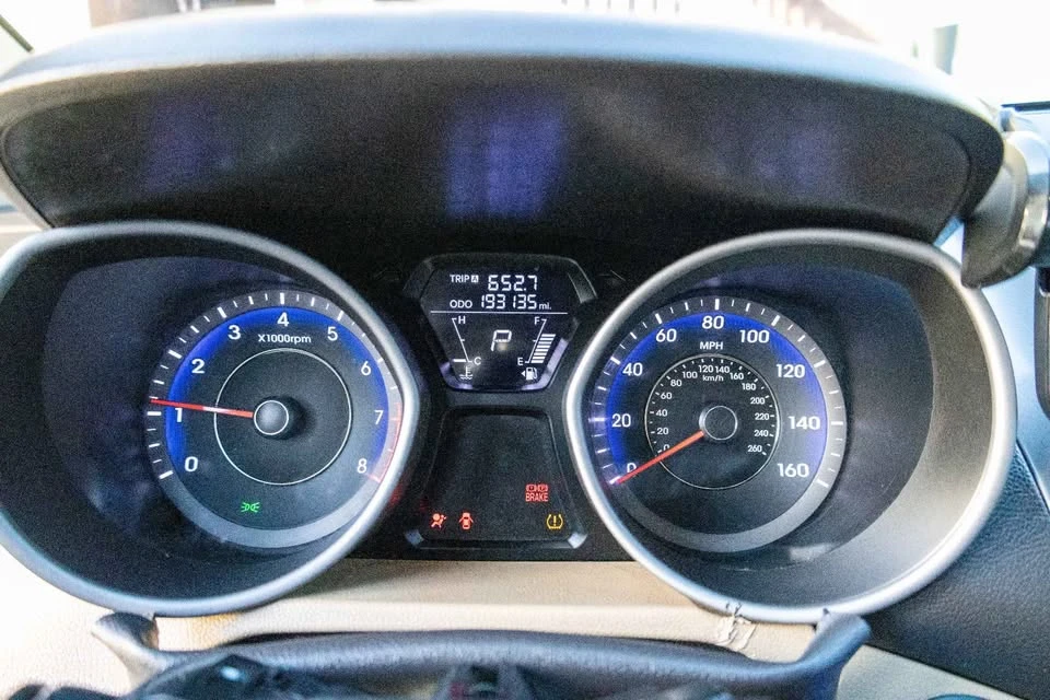 2011 Hyundai Elantra - Image 11 of 12