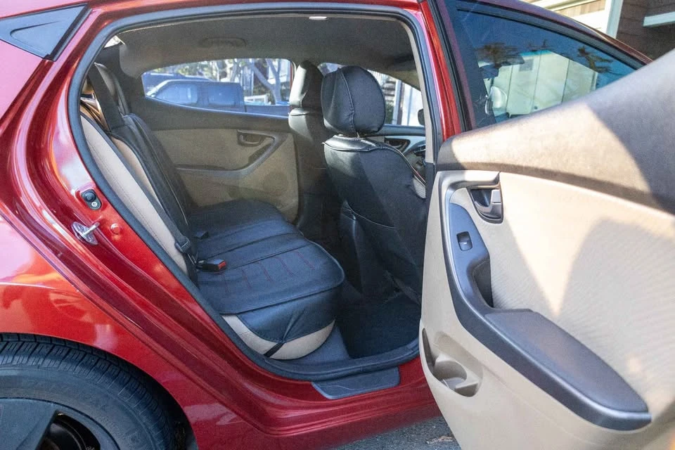 2011 Hyundai Elantra - Image 8 of 12