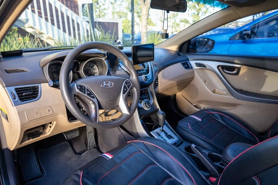 2011 Hyundai Elantra - Image 10 of 12