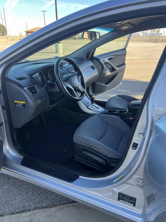 2011 Hyundai Elantra - Image 11 of 14