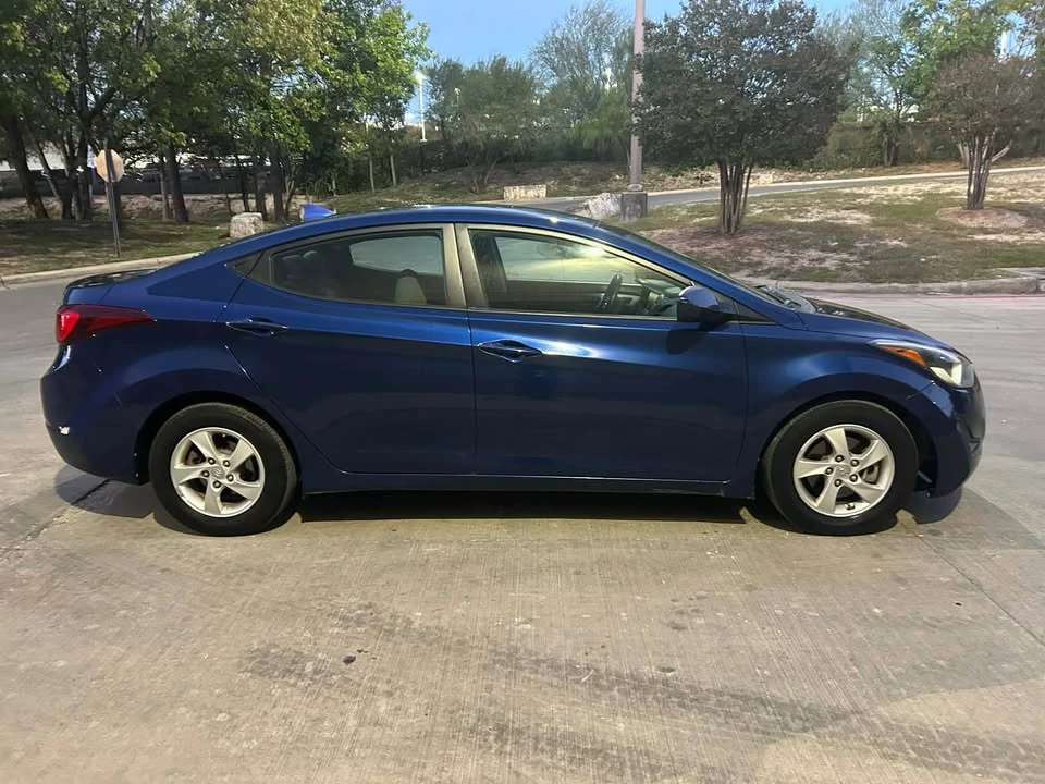 2011 Hyundai Elantra - Image 5 of 10