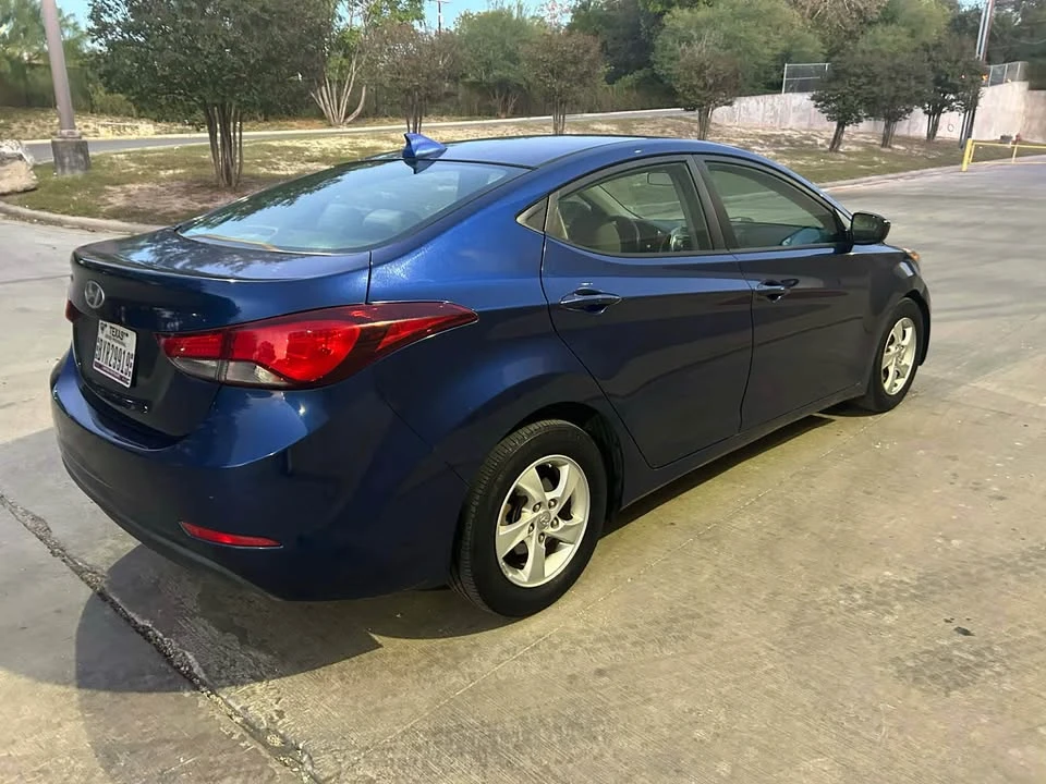 2011 Hyundai Elantra - Image 4 of 10