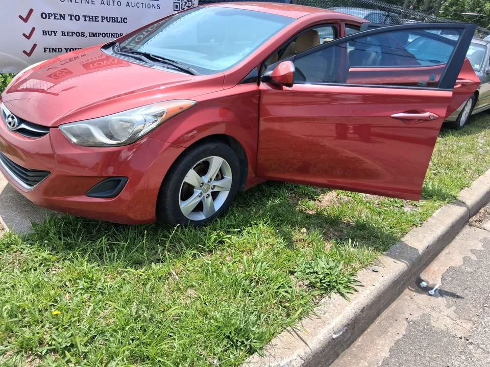 2011 Hyundai Elantra - Image 2 of 4