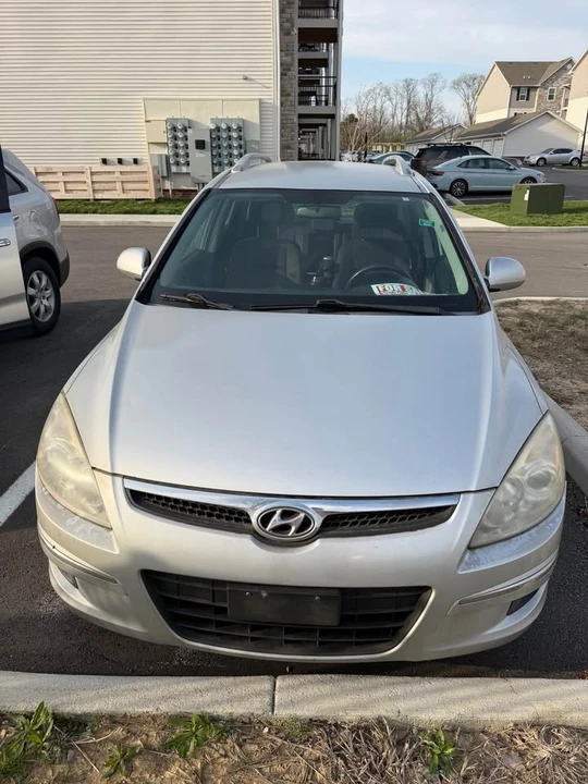 2011 Hyundai Elantra - Image 2 of 10