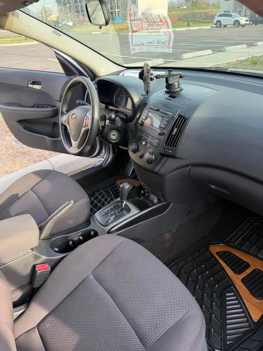2011 Hyundai Elantra - Image 7 of 10