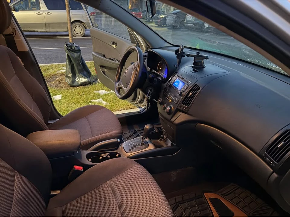 2011 Hyundai Elantra - Image 9 of 10