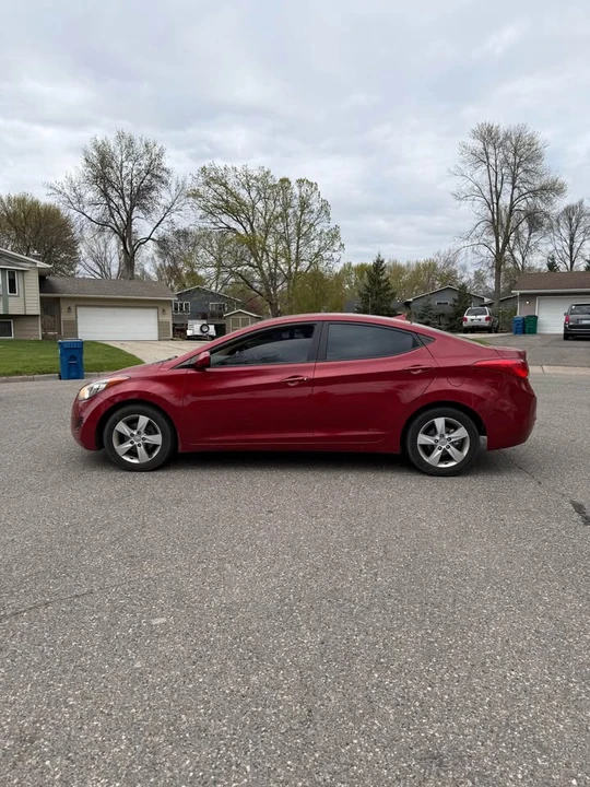 2011 Hyundai Elantra - Image 2 of 9