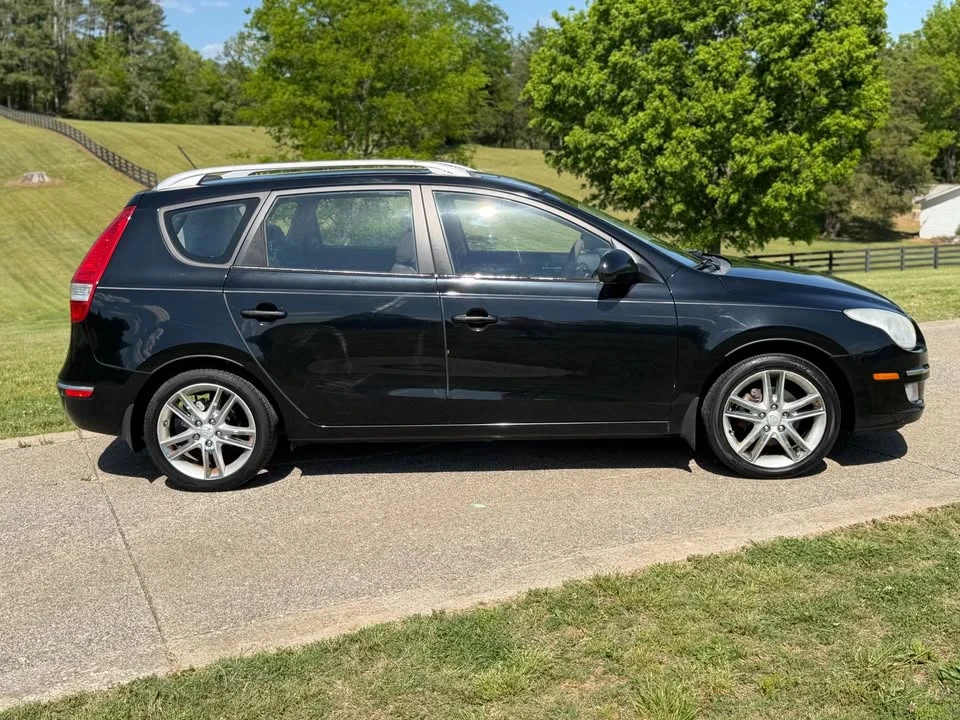 2011 Hyundai Elantra - Image 13 of 19