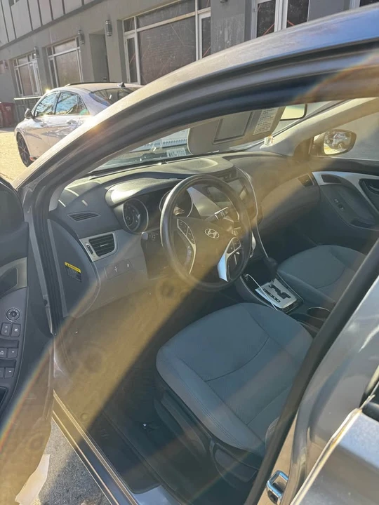 2011 Hyundai Elantra - Image 9 of 14