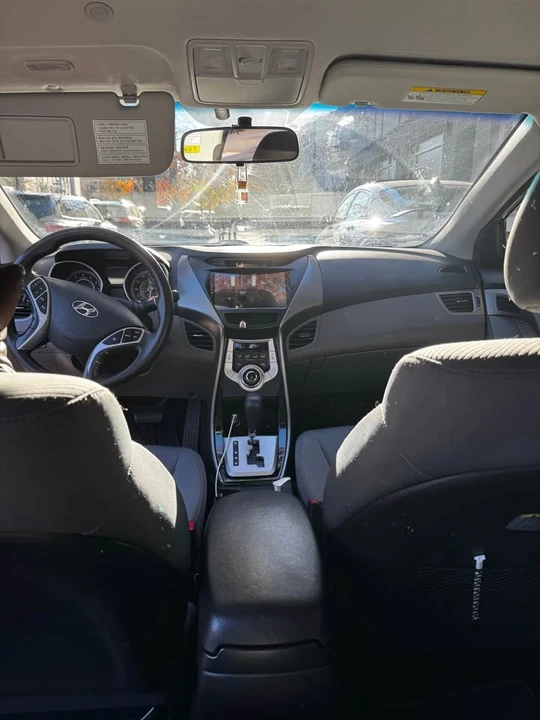 2011 Hyundai Elantra - Image 12 of 14