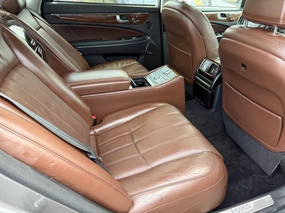 2011 Hyundai Equus - Image 10 of 15