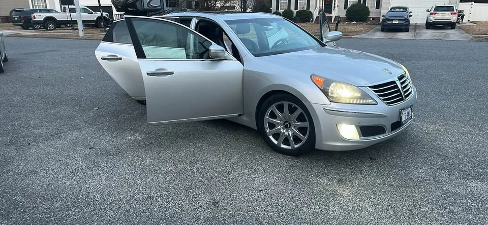 2011 Hyundai Equus - Image 2 of 11