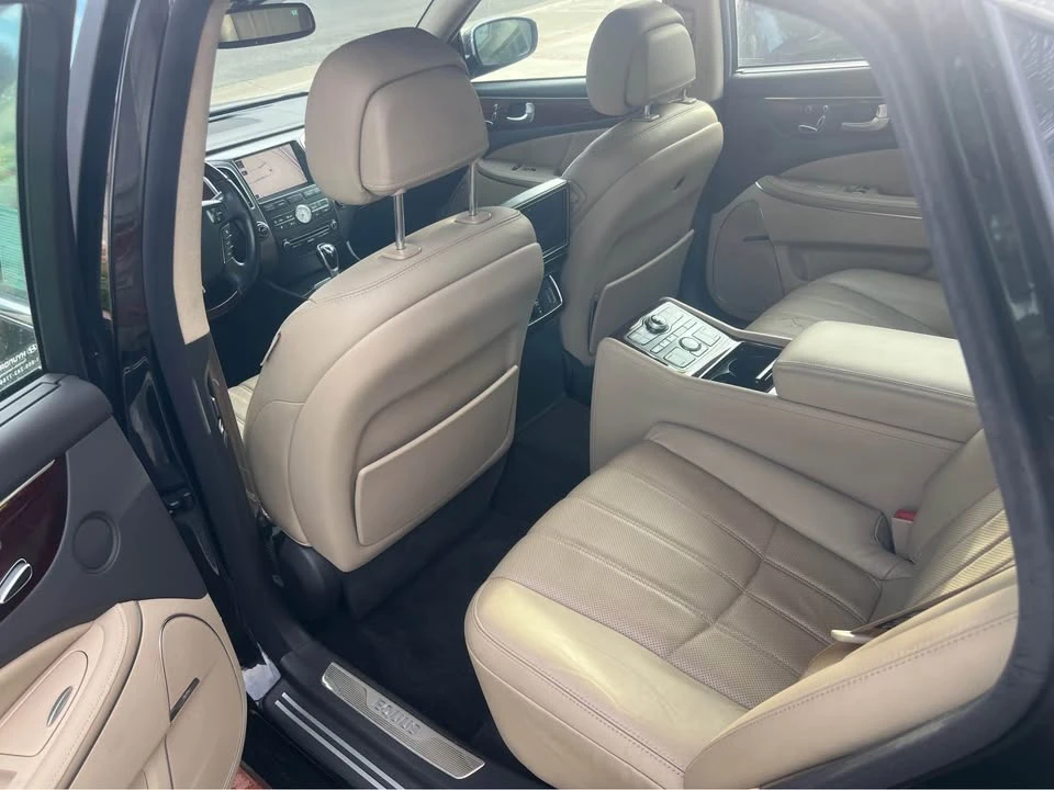2011 Hyundai Equus - Image 8 of 11