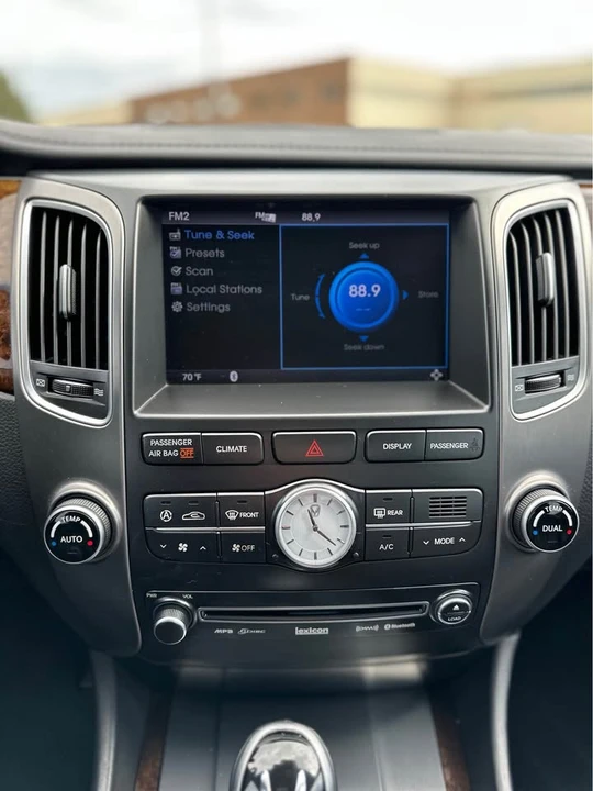 2011 Hyundai Equus - Image 13 of 19