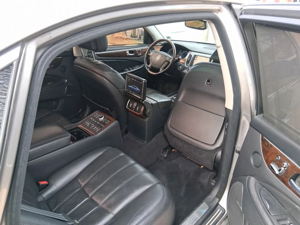2011 Hyundai Equus - Image 16 of 19