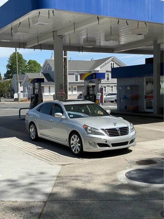 2011 Hyundai Equus - Image 2 of 18