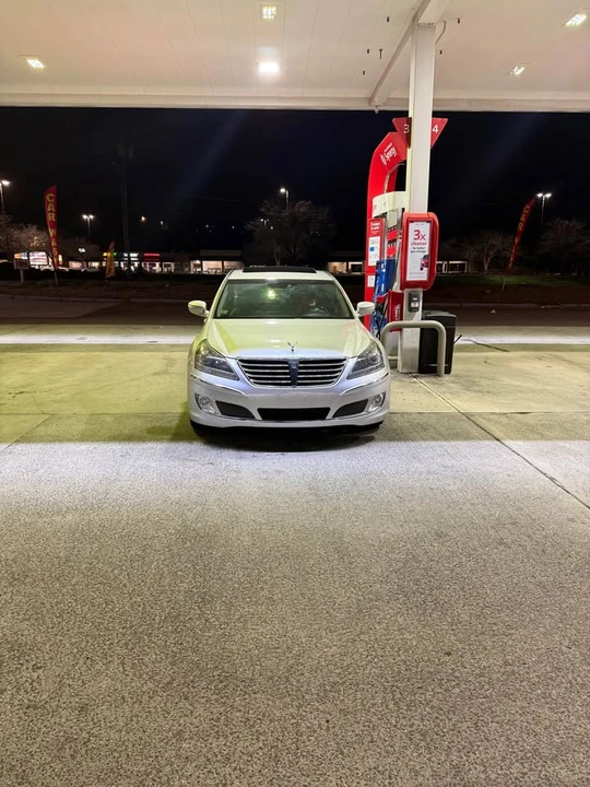 2011 Hyundai Equus - Image 11 of 18