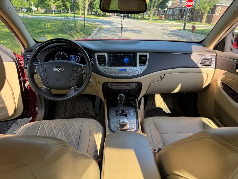 2011 Hyundai Genesis - Image 14 of 17