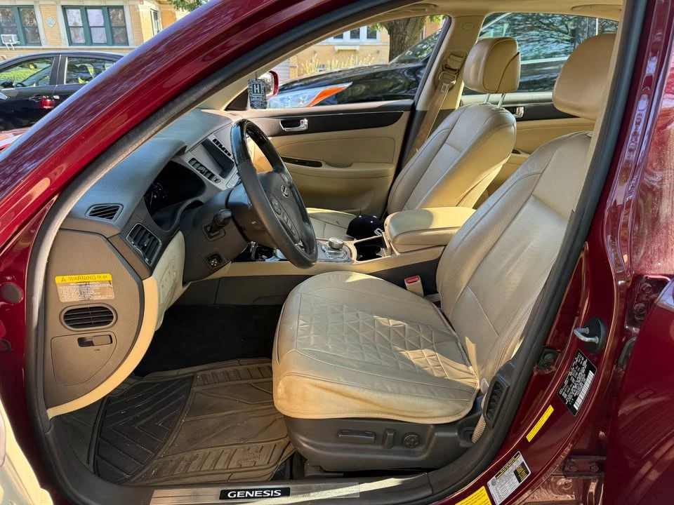 2011 Hyundai Genesis - Image 12 of 17