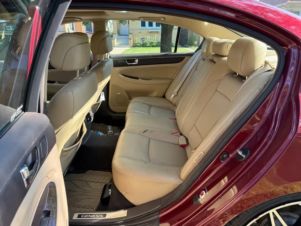 2011 Hyundai Genesis - Image 11 of 17