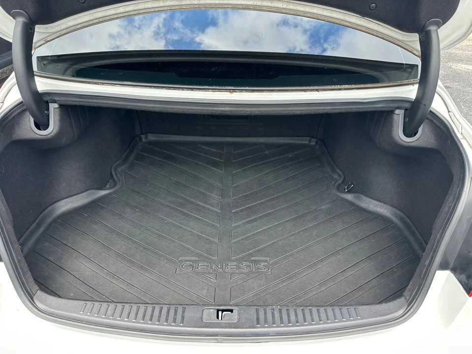 2011 Hyundai Genesis - Image 17 of 17